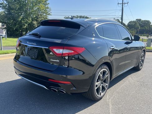 Used 2017 Maserati Levante S AWD/4WD image 9