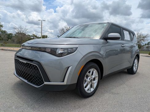 Certified 2023 Kia Soul LX w/ Option Group 015 FWD image 9