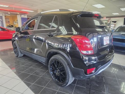 Used 2021 Chevrolet Trax LT w/ Midnight Edition image 6