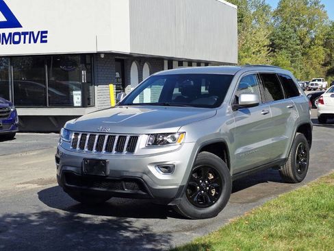 Used 2015 Jeep Grand Cherokee Laredo image 2
