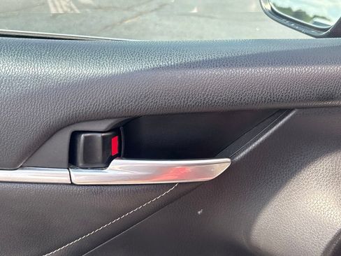 Used 2018 Toyota Camry XSE FWD image 9