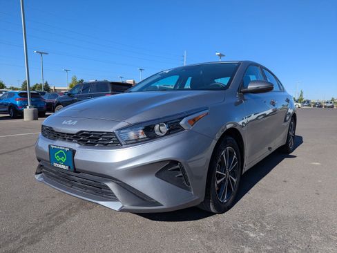Used 2023 Kia Forte LXS w/ LXS Technology Package FWD image 7