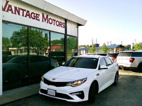 Used 2020 Kia Optima LX FWD image 1