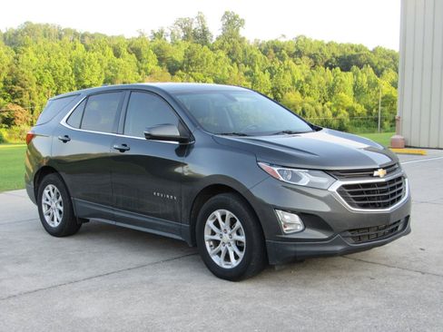 Used 2019 Chevrolet Equinox LT FWD image 2
