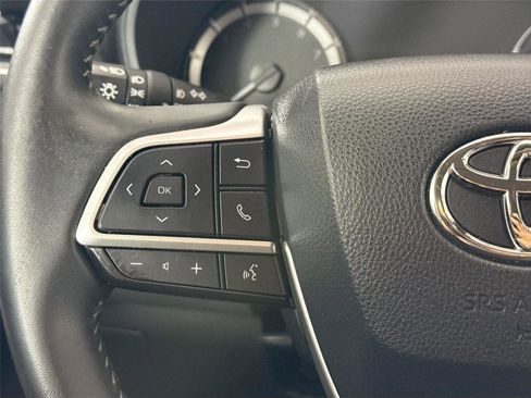 Used 2023 Toyota Highlander LE FWD image 17