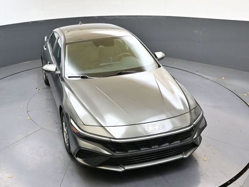 Certified 2025 Hyundai Elantra SE image 51
