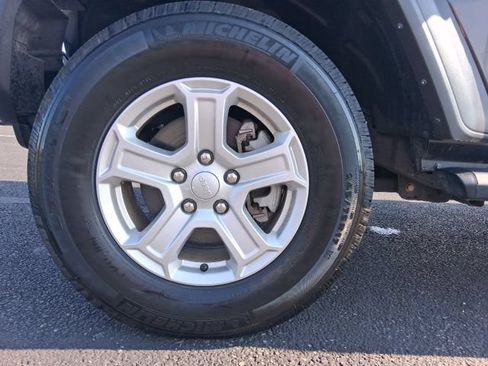 Used 2019 Jeep Wrangler Sport AWD/4WD image 14