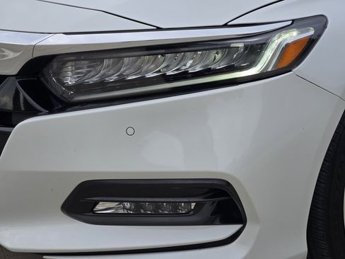 Used 2018 Honda Accord Touring image 30