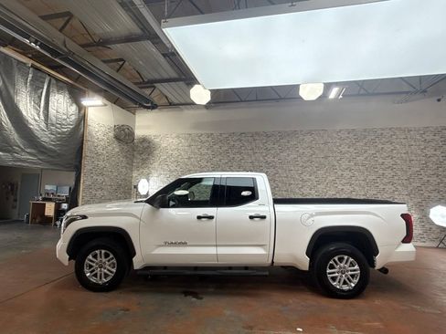 Used 2022 Toyota Tundra SR5 AWD/4WD image 4