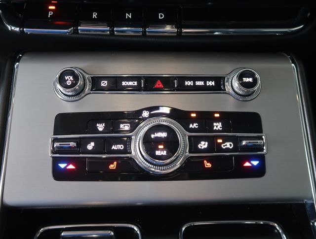 Used 2021 Lincoln Aviator AWD image 30