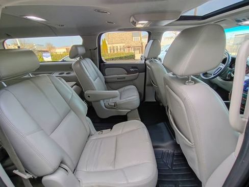 Used 2007 Chevrolet Suburban 2500 LT w/ LT Preferred Equipment Group image 47
