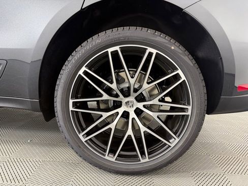 New 2026 Porsche Macan AWD/4WD image 12