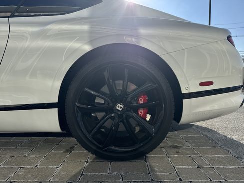 Used 2020 Bentley Continental GT image 31