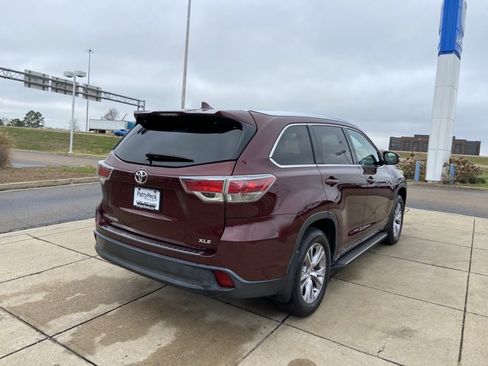 Used 2014 Toyota Highlander XLE image 10