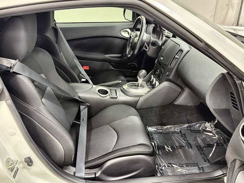 Used 2014 Nissan 370Z Coupe RWD image 28