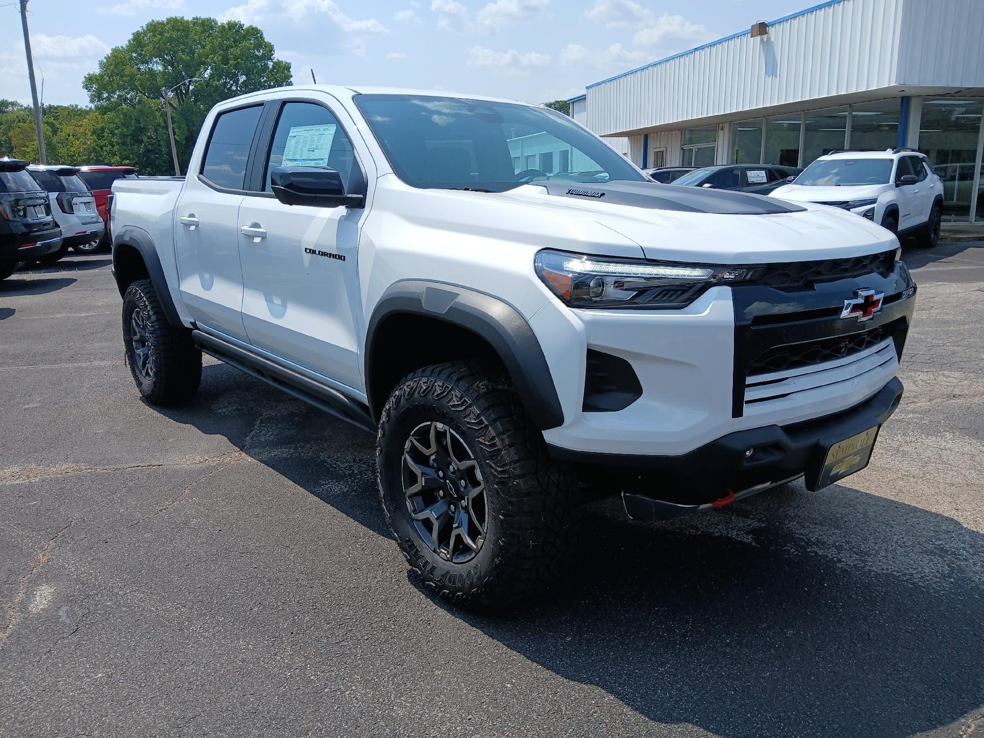 New 2026 Chevrolet Colorado ZR2 w/ Technology Package AWD/4WD image 12