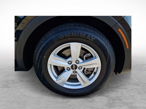 Used 2023 Kia Sorento LX FWD image 9