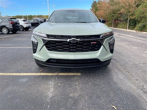 Used 2024 Chevrolet Trax RS image 28