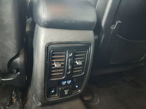 Used 2015 Dodge Durango Limited w/ Nav & Power Liftgate Group RWD image 27