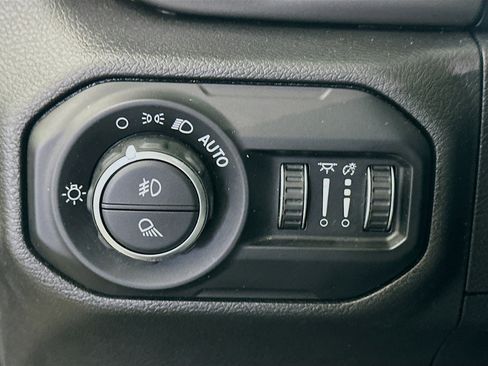 Used 2021 Jeep Gladiator Willys image 16