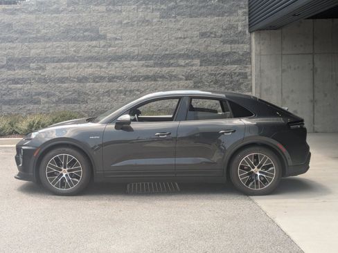 Certified 2025 Porsche Macan 4 Electric AWD/4WD image 2