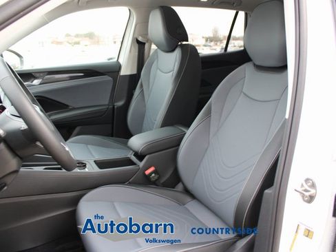 New 2026 Volkswagen Tiguan SE AWD/4WD image 8