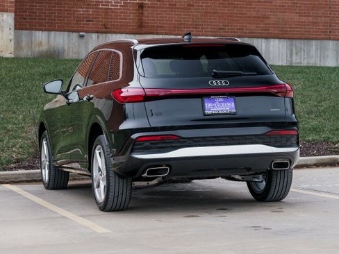 Certified 2025 Audi Q5 Premium Plus image 5