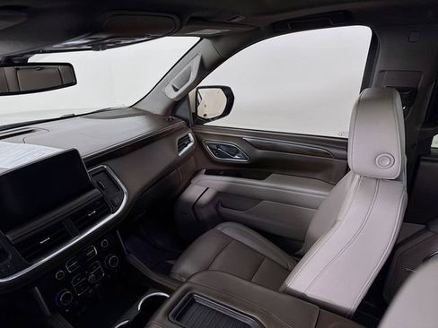 Used 2021 Chevrolet Tahoe LT w/ LT Signature Package image 27