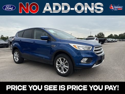 Used 2017 Ford Escape SE w/ SE Cold Weather Package AWD/4WD image 1