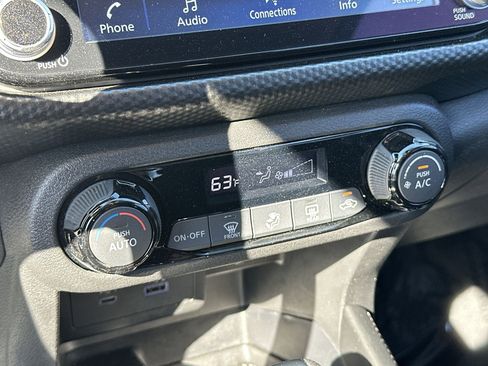 Used 2022 Nissan Kicks SV image 16