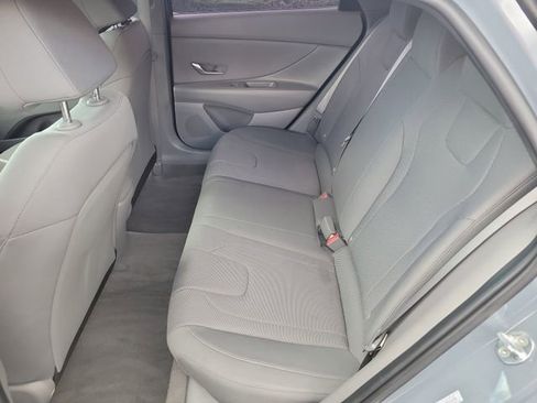 Certified 2023 Hyundai Elantra SE image 18