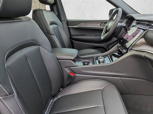 New 2025 Jeep Grand Cherokee Limited image 28