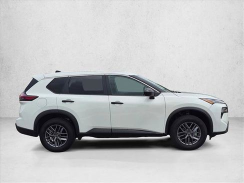 Used 2024 Nissan Rogue S AWD/4WD image 4
