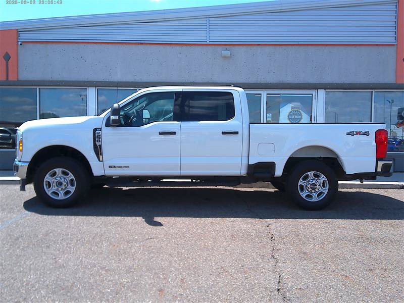 Used 2025 Ford F250 XLT AWD/4WD image 2