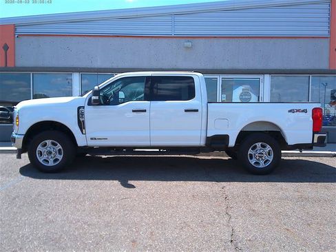 Used 2025 Ford F250 XLT AWD/4WD image 2