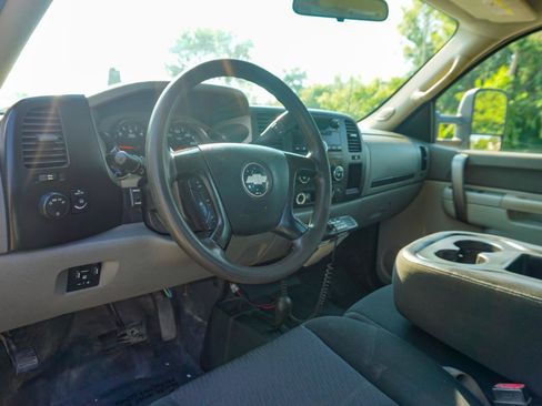 Used 2011 Chevrolet Silverado 2500 W/T w/ Snow Plow Prep Package AWD/4WD image 12