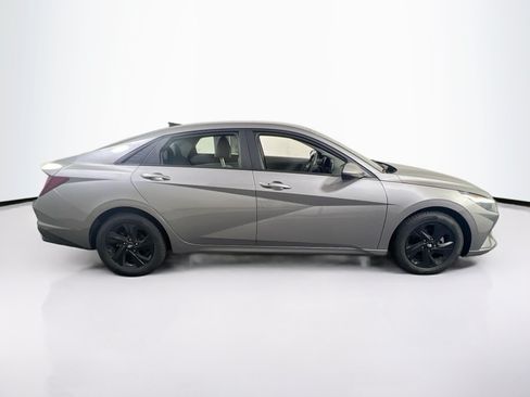 Used 2023 Hyundai Elantra SEL w/ Cargo Package FWD image 4