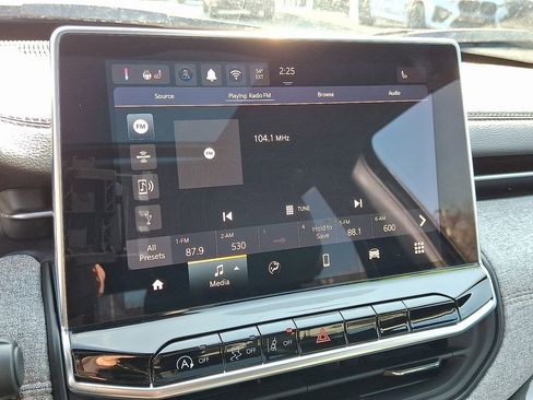 Used 2024 Jeep Compass Latitude w/ Sun and Sound Group image 17