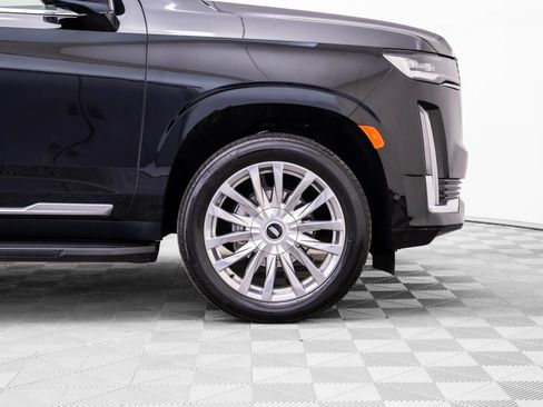 Certified 2023 Cadillac Escalade ESV Premium Luxury image 38