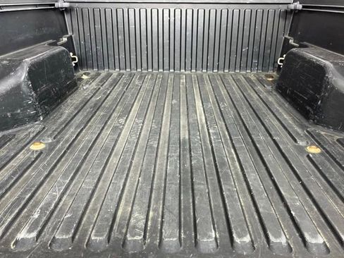 Used 2017 Toyota Tacoma SR AWD/4WD image 7