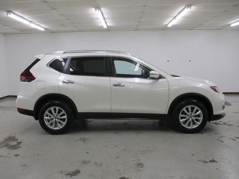 Used 2018 Nissan Rogue SV image 10