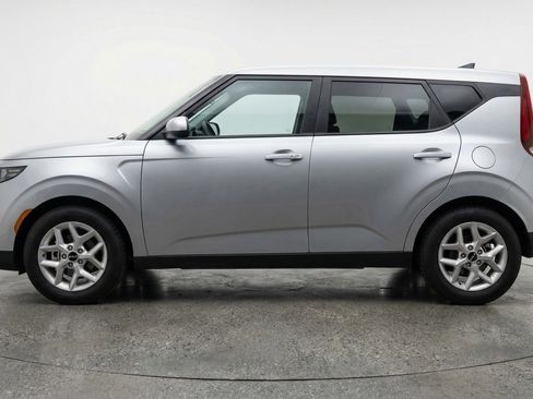 Used 2025 Kia Soul LX w/ LX Technology Package FWD image 5
