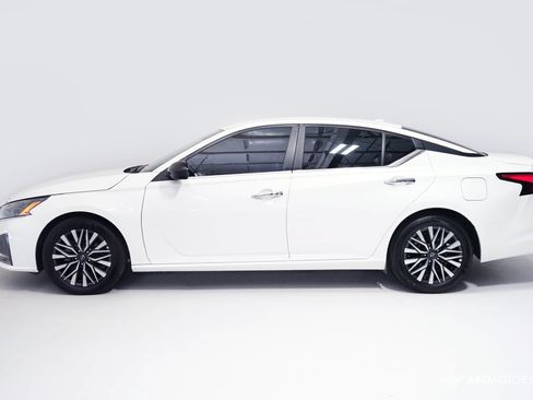 Used 2025 Nissan Altima 2.5 SV FWD image 4