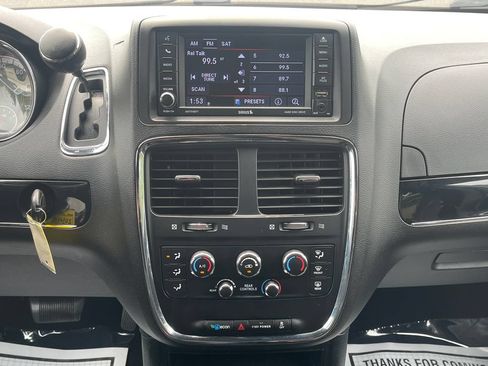 Used 2018 Dodge Grand Caravan SE FWD image 28