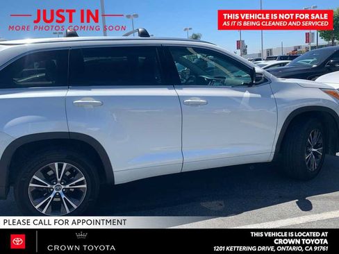 Used 2016 Toyota Highlander XLE FWD image 2