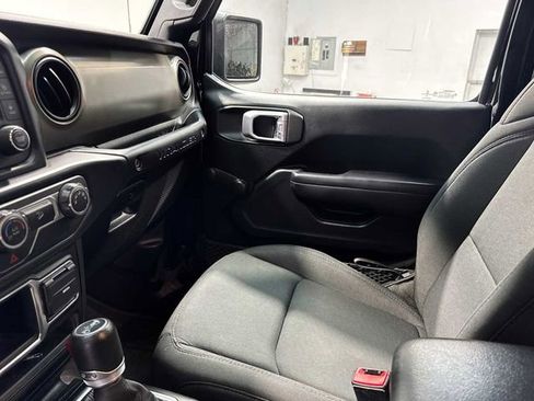 Used 2019 Jeep Wrangler Sport AWD/4WD image 15