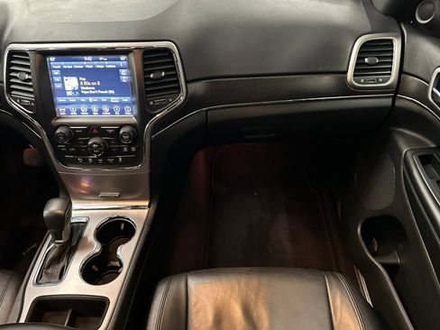 Used 2018 Jeep Grand Cherokee Limited image 28