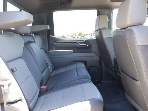 Used 2022 Chevrolet Silverado 1500 ZR2 w/ Technology Package AWD/4WD image 11