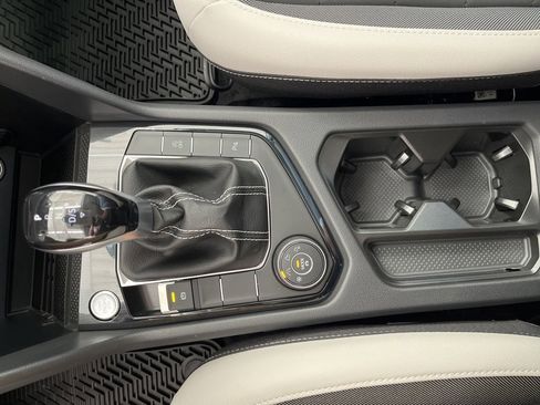 New 2026 Volkswagen Taos SE image 25