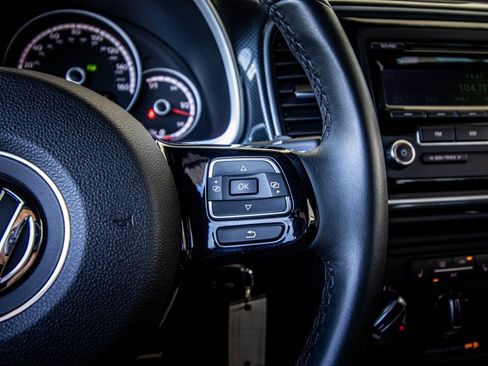 Used 2014 Volkswagen Beetle R-Line image 32